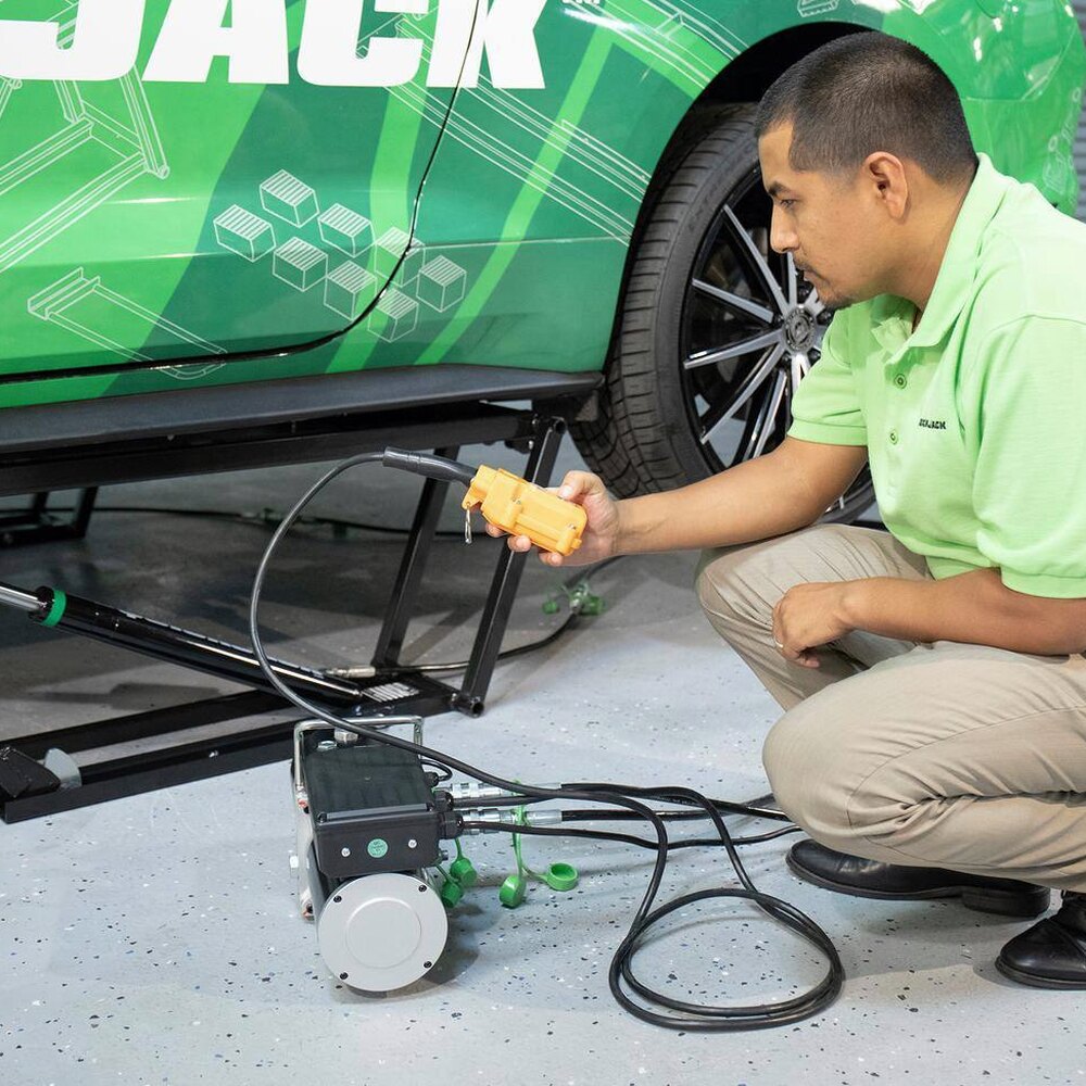 QuickJack 7000TL Portable Car Lift for Trucks &amp; SUVs, 7000 lbs Capacity