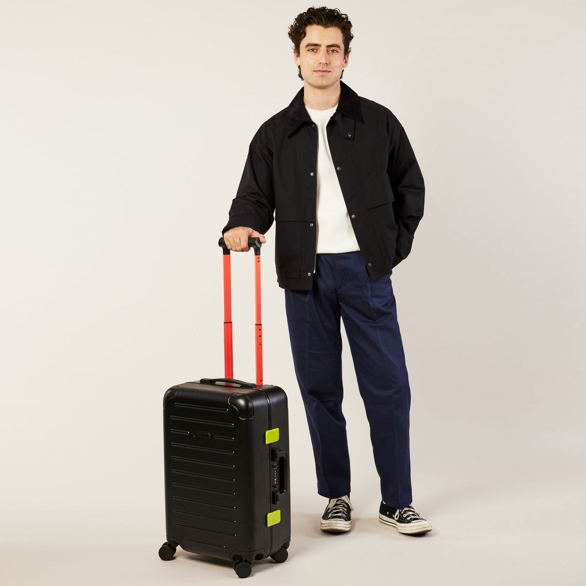 MoMA Solgaard Carry-On Closet Suitcase 4.0 - Black