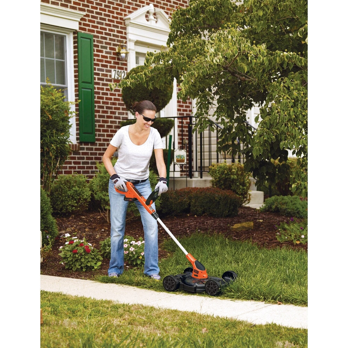 BLACK+DECKER 20V MAX* Lithium 12 inch 3-in-1 Compact Mower, MTC220